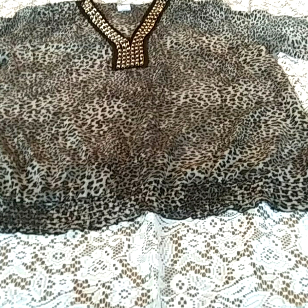 I'm selling a beautiful top or shirt
